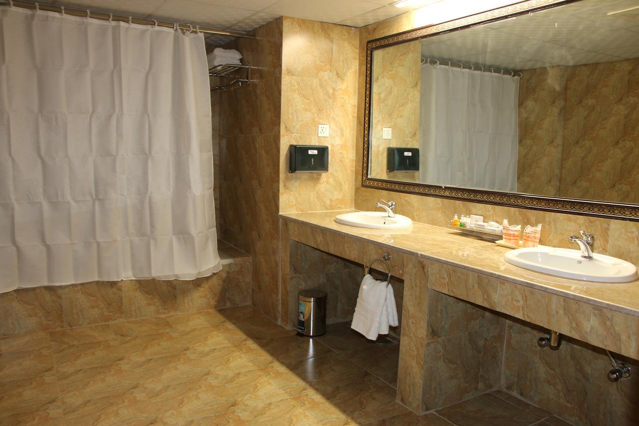 Indus Hotel Hajdarabad Zewnętrze zdjęcie