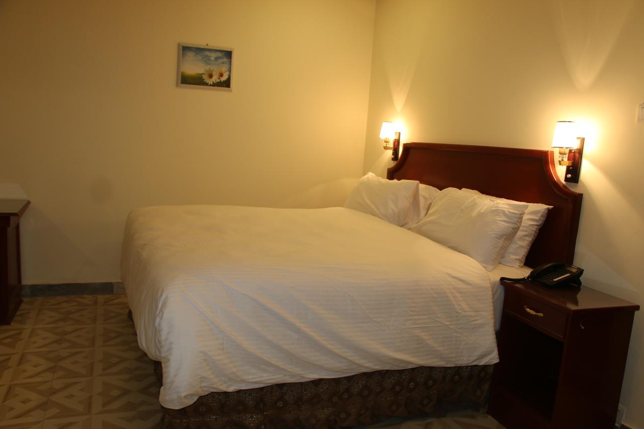 Indus Hotel Hajdarabad Zewnętrze zdjęcie