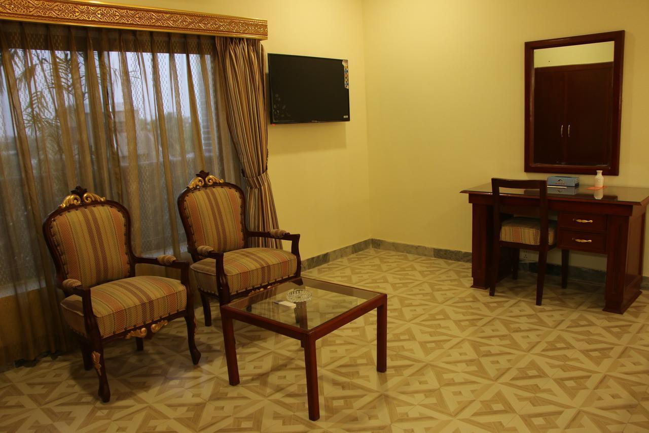 Indus Hotel Hajdarabad Zewnętrze zdjęcie