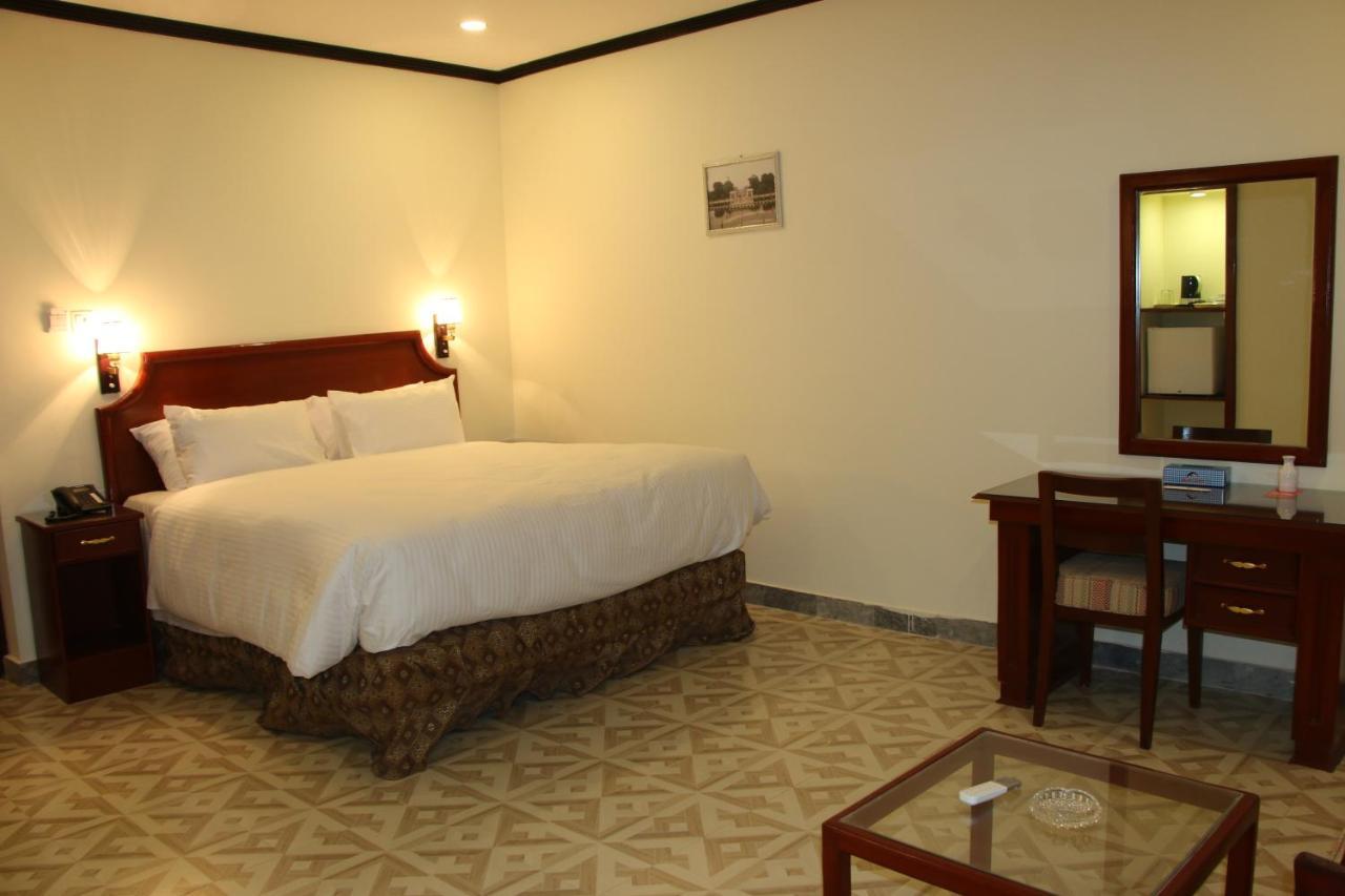 Indus Hotel Hajdarabad Zewnętrze zdjęcie